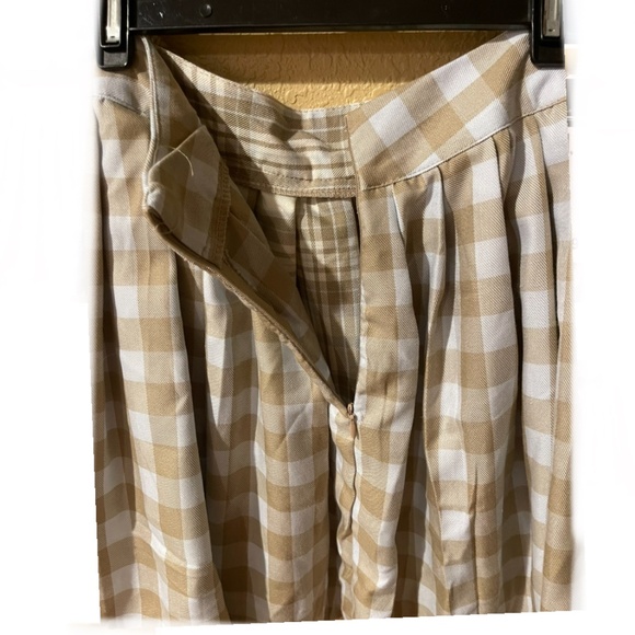 🐣  PLUS Size ~ Trendy Pleated Plaid / Checkered Mini Skirt - Picture 3 of 4